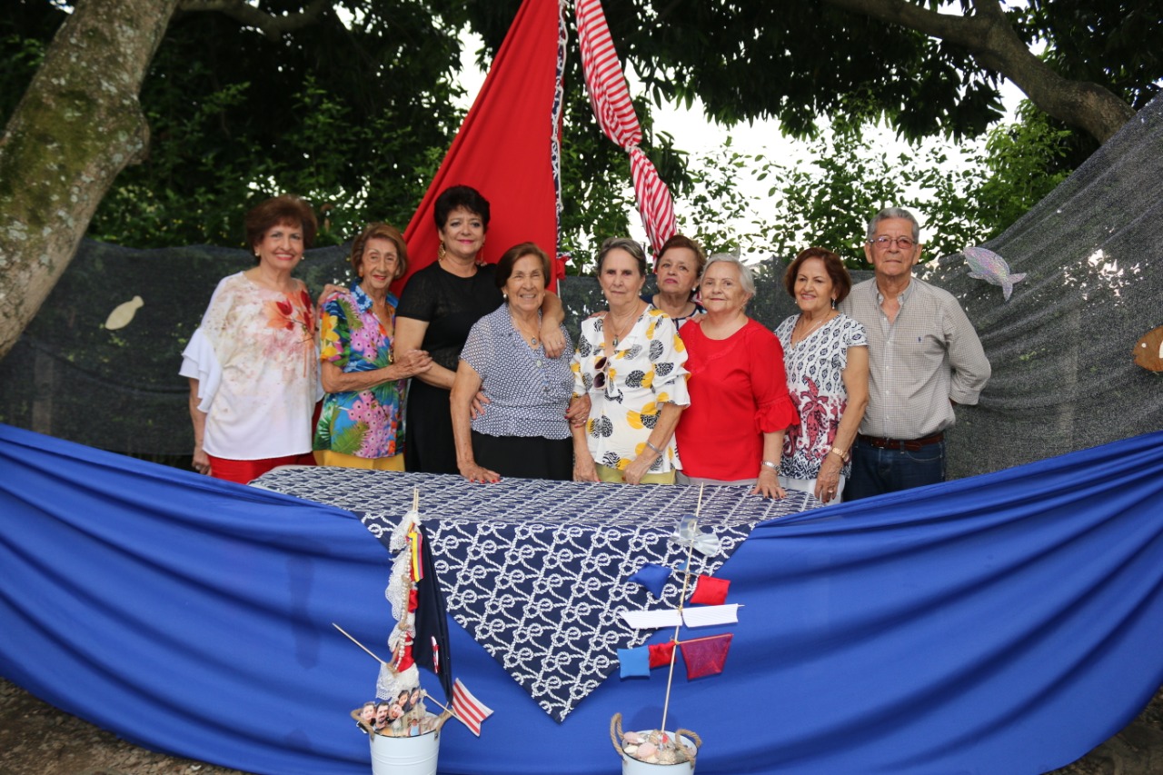Mabel Bernal, Chela de Osorio, Prince Ramos, Mariana de Suarez, Mirian Sánchez, Olga Lucía Cabrera, María Adela Navia, Lucila Araujo y Héctor  Ramos.